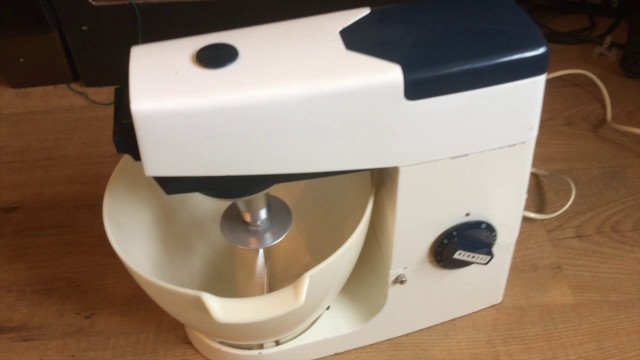 'KENWOOD CHEF A701A FOOD MIXER WITH TOOLS & ATTACHMENTS FOR SALE ON EBAY.CO.UK'