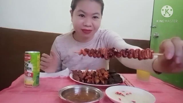 'Mukbang| Pinoy street food ( bbq, isaw, tenga ng baboy at betamax ) ft Del Monte fiber enriched'