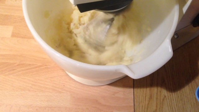 'Kenwood Chef - The K beater mash'