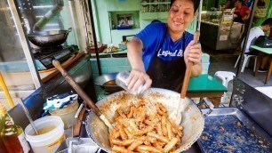 'Philippines Food in Manila - Best BANANA EGG ROLLS (Turon) at Mang Tootz Food House!'