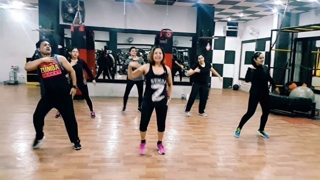 'Dura | Daddy Yankee | Zumba Fitness Choreo'