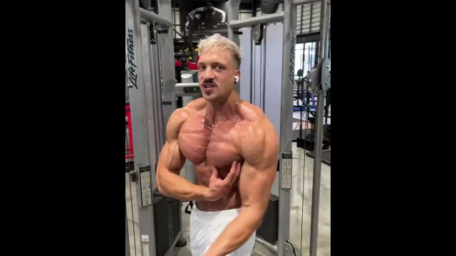 'gym body fitness video!! chest workout at gym!!motivation video!! #shorts'