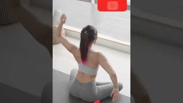 'Shilpa Shetty Doing Yoga For Back Pain #shorts'