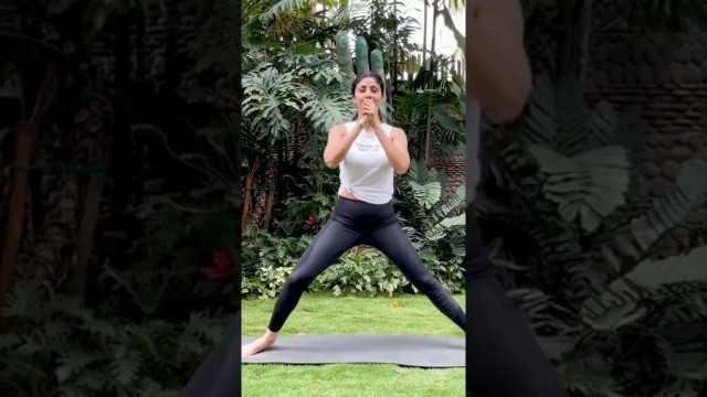 'How Shilpa Shetty Maintenance Figure| Workout yoga #shorts'