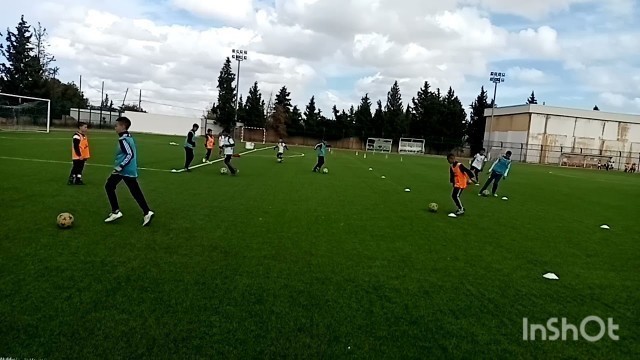 'exercice d’echauffement technique avec ballon Football U12'