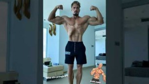 'Jo Lindner Posing Gym Motivation 