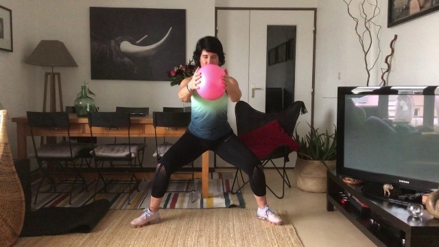 'En forme avec Andréa. Séance 52- Gym tous niveaux avec Ballon Paille.'