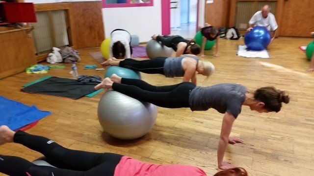 '2020 04 16 Cours de Pilates avec BALLON (swissball).'