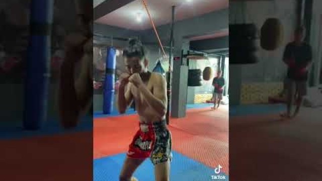 'Basic head movement for beginners |Muaythai|boxing #muaythai #boxing #fitness'