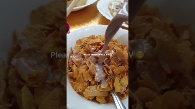 'Cereal Breakfast #shorts #shortvideo #trending #kelloggs #nestle #fitness'