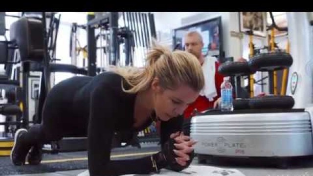 'Khloe Kardashian workout | Forearm plank with side step'