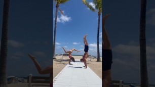 '#outdoorworkout #fitness #couplegoals #couples #coupleshorts #handstandflow #handstandworkout #yoga'