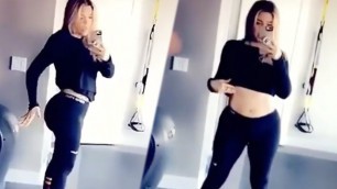 'Khloe Kardashian SHOWS OFF Amazing Post Baby Body!'