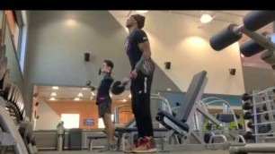 'Curling 110lbs At The Edge Fitness Club pt. 1 | Jiaer Lavon Network'