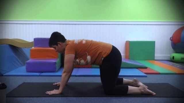 'Focus on Fitness Prenatal Yoga: Cat Cow Pose'