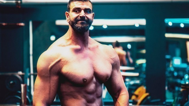 'Bodybuilding und Fitness Training für Anfänger! in unter 10 Minuten erklärt!'