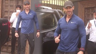 'John Abraham Flaunting His Lean Muscular Body After GYM Workout'