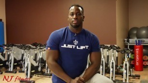 'La présentation (musclée) de Cheick ! Coach @NJ Fitness, votre salle de sport à Saint-Lô !'