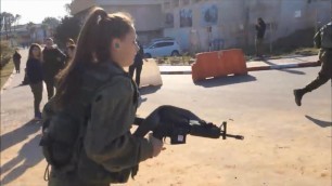 'Israeli women soldiers doing fitness training'