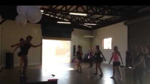 'MDFW Burlesque Class Group 5 Fitness Warm Up'