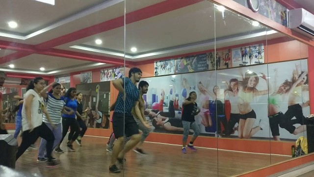 'Dostana : Desi Gal | Priyanka chopra |Abhishek Bachchan | John Abraham | Zumba | Cardio Workout'