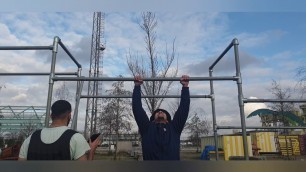 'CALISTHENICS ATHLETE TRIES ROYAL MARINES PULL UP TEST'