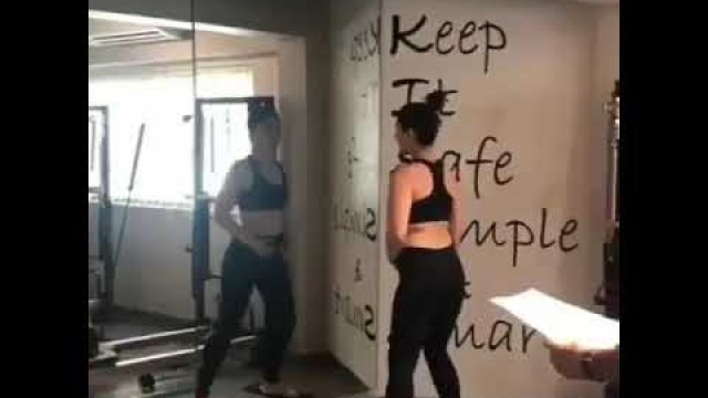 'Kareena kapoor hot exercise | kareena kapoor gym training'