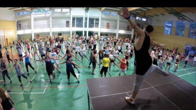 'Zumba® Fitness - You Can\'t Stop The Beat - Rock & Roll (Choreo By Oktawian)'