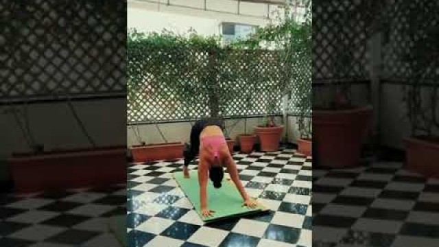 'Kareena Kapoor Doing Surya Namaskar and Home Workout #reelsindia #shorts #instagram #india'