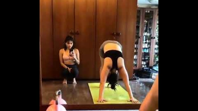 'Kareena Kapoor\'s Workout at Home||MKBollywood'