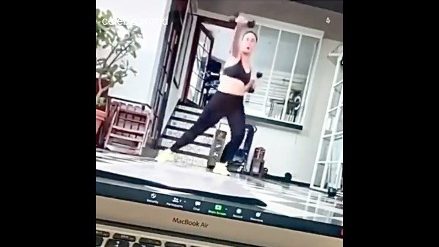 'kareena kapoor workout video after 2nd baby||#kareenakapoor#shorts'