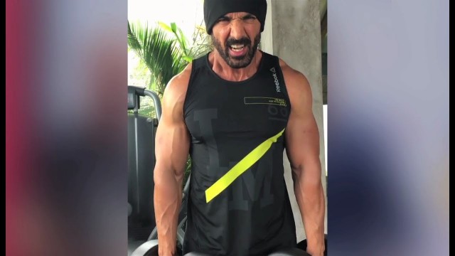 'John Abraham Intense Workout & Gym Tour Video'